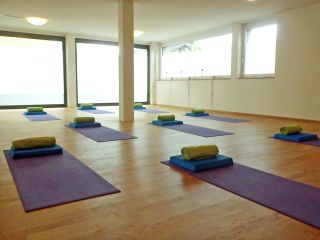 Room Feel Good – Yogastudio in Rothenburg mit Parkettboden und Yogamatten